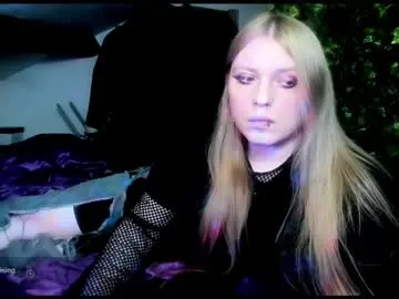 PinkyPai – webcam model profile photo Image 2