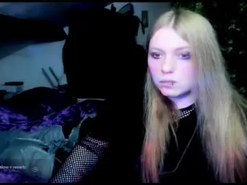 PinkyPai – webcam model profile photo Image 3