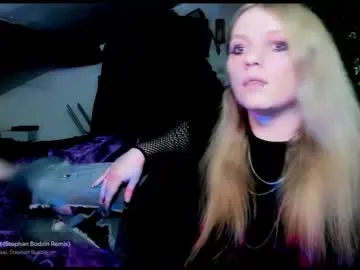 PinkyPai – webcam model profile photo Image 6