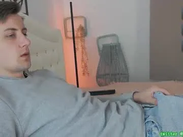 ginwood – webcam model profile photo Image 4