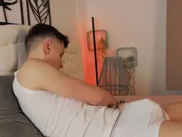 ginwood – webcam model profile photo Image 5