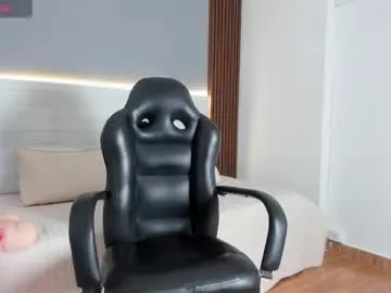 hina_porn – webcam model profile photo Image 9