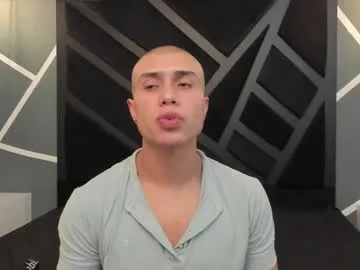 kinksubbydubby – webcam model profile photo Image 3