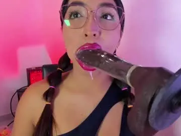 hina_porn – webcam model profile photo Image 9