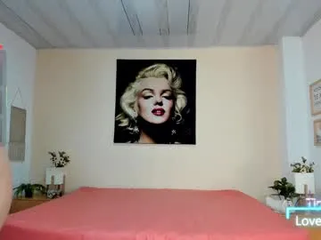 seraphine23 – webcam model profile photo Image 15