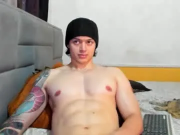 VIKITOMMY – webcam model profile photo Image 17