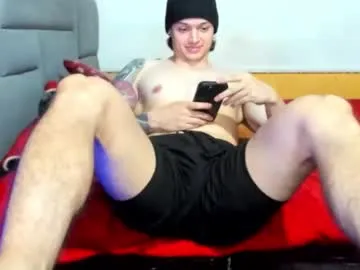 VIKITOMMY – webcam model profile photo Image 18