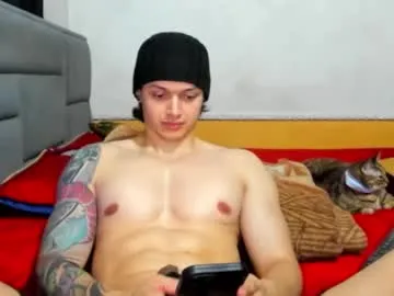 VIKITOMMY – webcam model profile photo Image 19