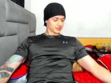 VIKITOMMY – webcam model profile photo Image 3