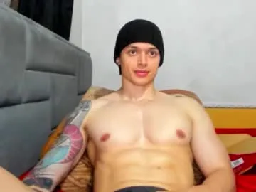 VIKITOMMY – webcam model profile photo Image 7