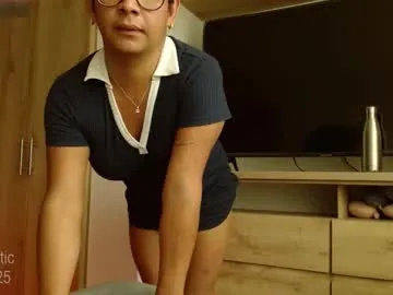 YoungSquad – webcam model profile photo Image 11