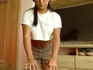 YoungSquad – webcam model profile photo Image 17