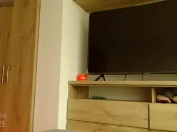 YoungSquad – webcam model profile photo Image 18