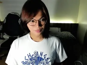 hina_porn – webcam model profile photo Image 6