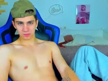 DoubleChris – webcam model profile photo Image 9