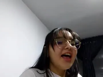 little_effy18_ – webcam model profile photo Image 9