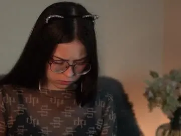 alana15 – webcam model profile photo Image 5