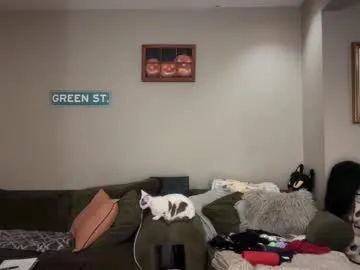 IORio2 – webcam model profile photo Image 6