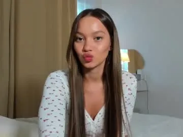 hina_porn – webcam model profile photo Image 2