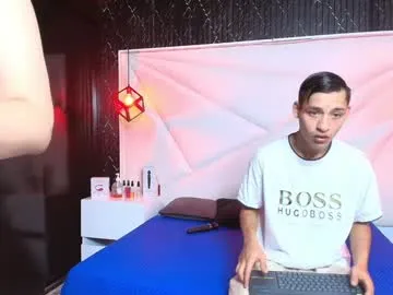 krimsoncircuit – webcam model profile photo Image 2