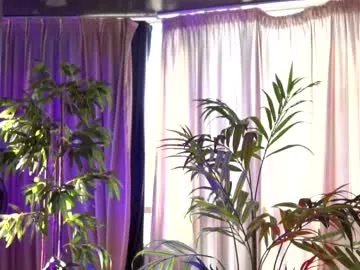 SunnyShiney – webcam model profile photo Image 8