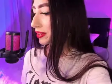 krisneal – webcam model profile photo Image 13