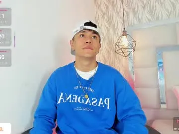 wolfan_sky – webcam model profile photo Image 11