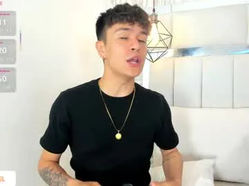 wolfan_sky – webcam model profile photo Image 12