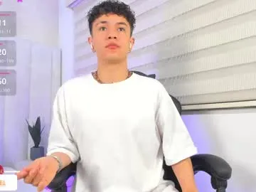 wolfan_sky – webcam model profile photo Image 2