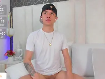 wolfan_sky – webcam model profile photo Image 6