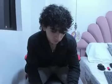 ginwood – webcam model profile photo Image 12