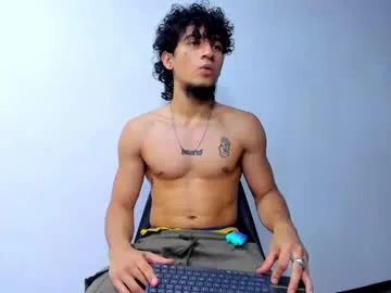 ginwood – webcam model profile photo Image 2