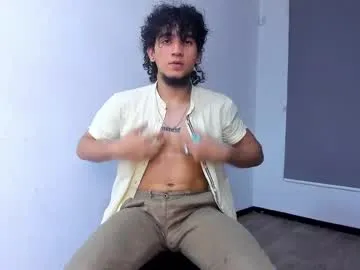 ginwood – webcam model profile photo Image 3