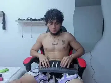 ginwood – webcam model profile photo Image 6