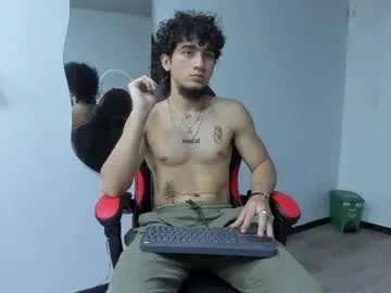 ginwood – webcam model profile photo Image 8