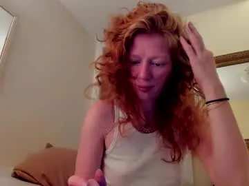 curly_greeneyed – webcam model profile photo Image 12