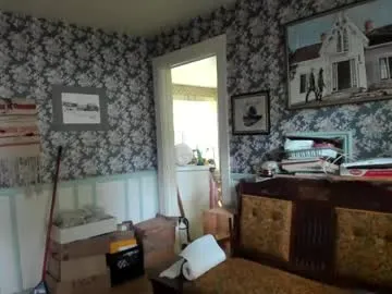 curly_greeneyed – webcam model profile photo Image 14