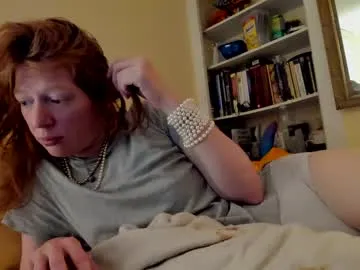 curly_greeneyed – webcam model profile photo Image 4