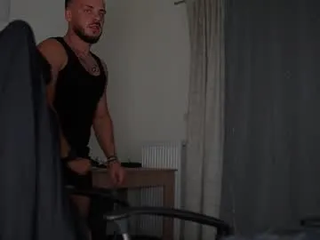 VIKITOMMY – webcam model profile photo Image 10