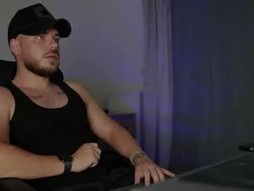 VIKITOMMY – webcam model profile photo Image 12