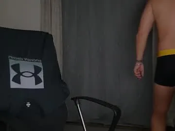 VIKITOMMY – webcam model profile photo Image 9