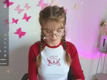 VIKITOMMY – webcam model profile photo Image 7