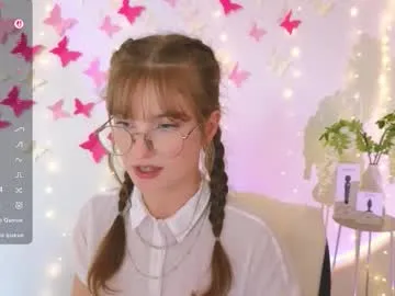 VIKITOMMY – webcam model profile photo Image 8