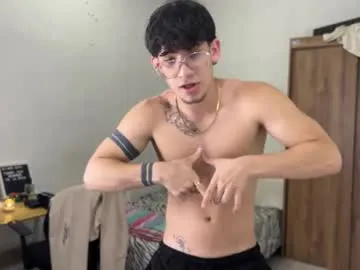 TOP_po – webcam model profile photo Image 2