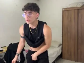 TOP_po – webcam model profile photo Image 4