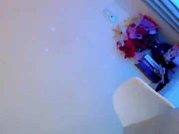 LuXuRyVN – webcam model profile photo Image 17
