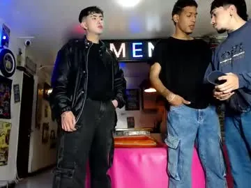 kustom77 – webcam model profile photo Image 2