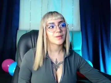 lessboobs_gh Image 9