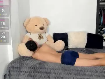 IORio2 – webcam model profile photo Image 8