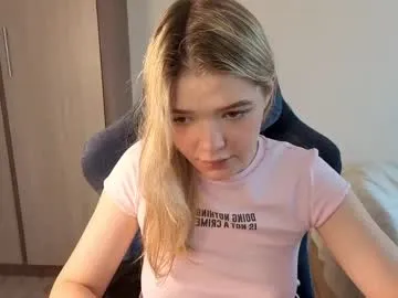 avroraromance – webcam model profile photo Image 16